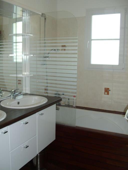 Villa Maison familiale avec piscine chauffée à Saint-Georges-de-Didonne Extérieur photo
